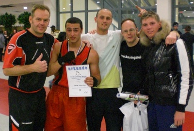 Trainer Thomas und Christian mit den Athleten Marten, Sascha und Sergej (v.l.)