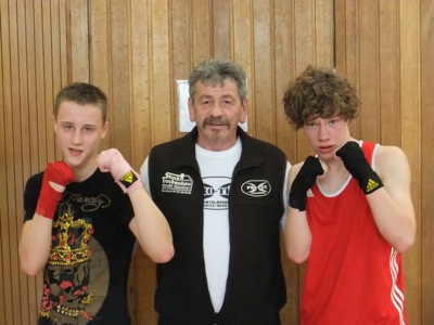 Cheftrainer Atschi mit Elmin Pepic und Max Merkenthaler